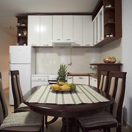 Porodicni Apartment Свети Стефан Екстериор снимка