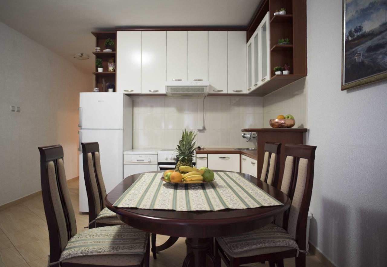 Porodicni Apartment Свети Стефан Екстериор снимка