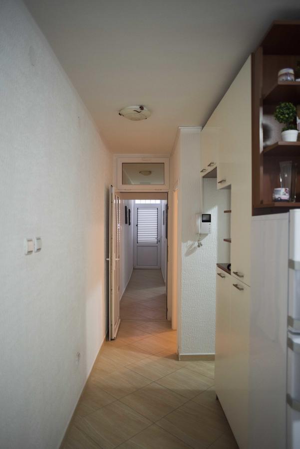 Porodicni Apartment Свети Стефан Екстериор снимка