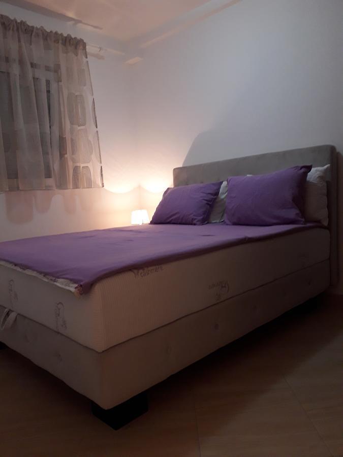Porodicni Apartment Свети Стефан Екстериор снимка